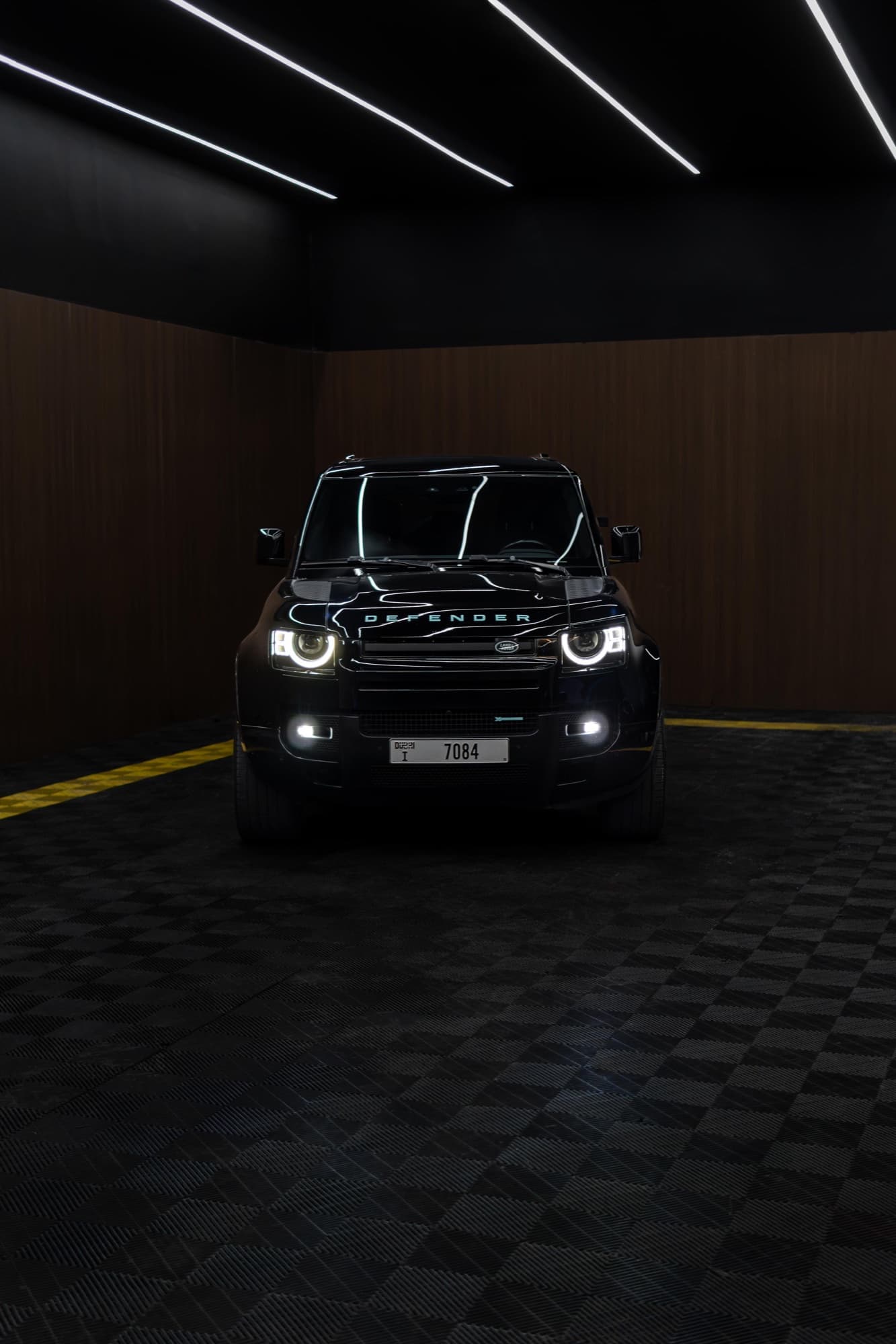 Land Rover Defender P400 X-Dynamic - Image 1