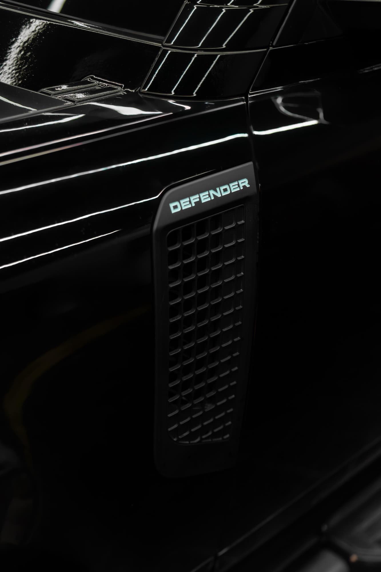 Land Rover Defender P400 X-Dynamic - Image 6