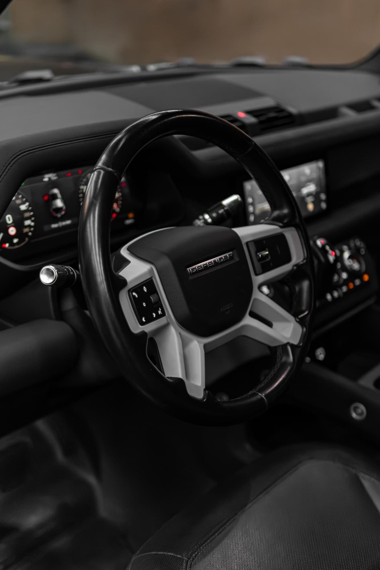 Land Rover Defender P400 X-Dynamic - Image 8