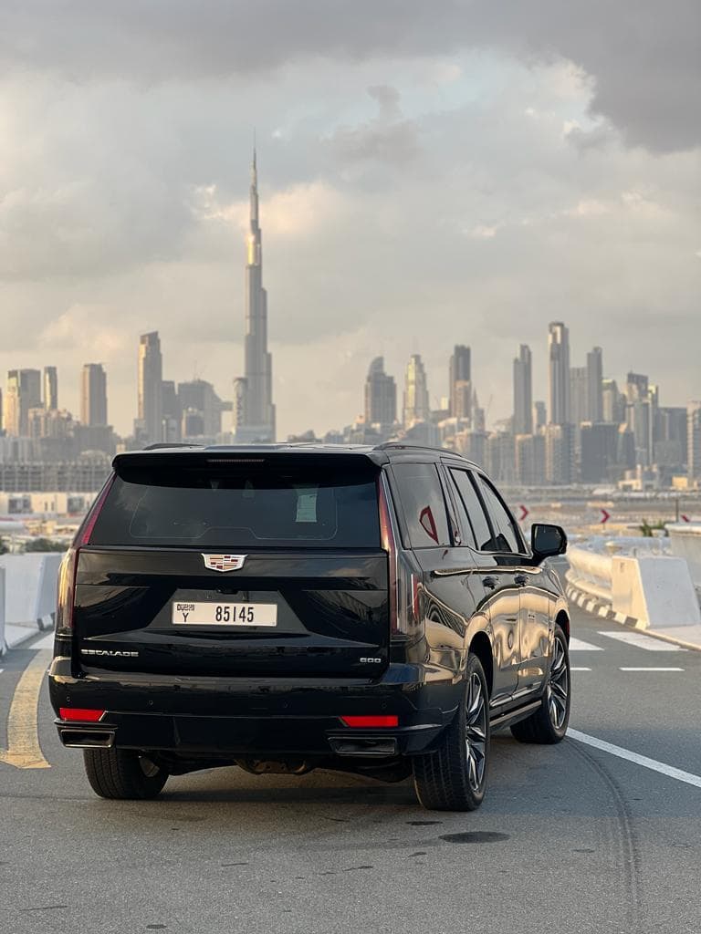 Cadillac Escalade Luxury Premium - Image 2