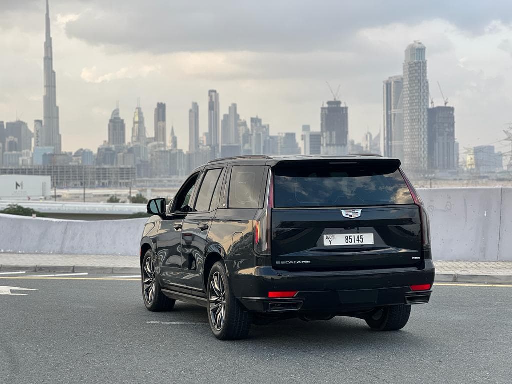 Cadillac Escalade Luxury Premium - Image 3