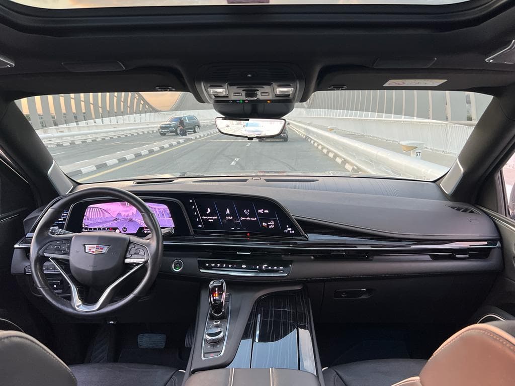 Cadillac Escalade Luxury Premium - Image 4