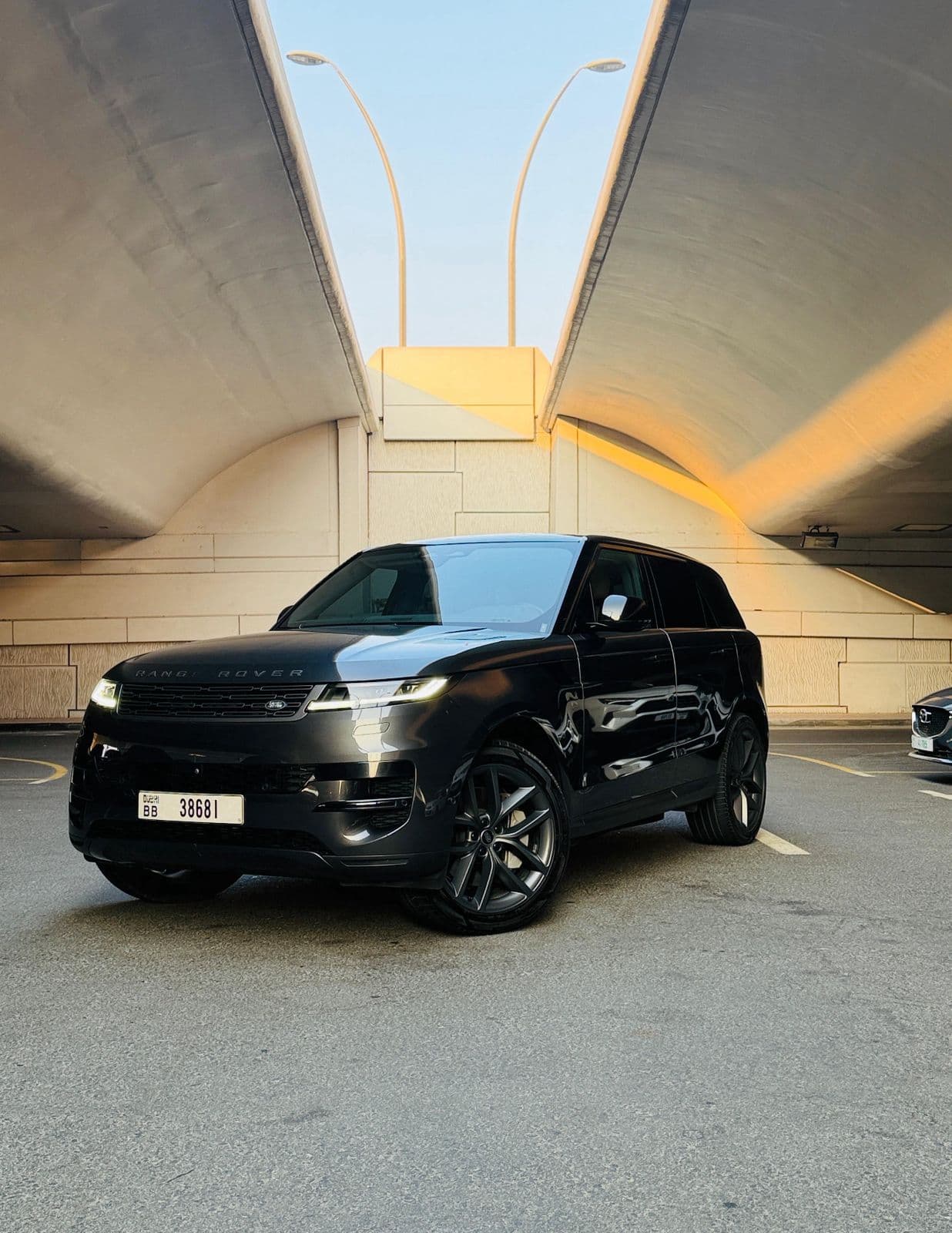 Range Rover Sport - Image 1