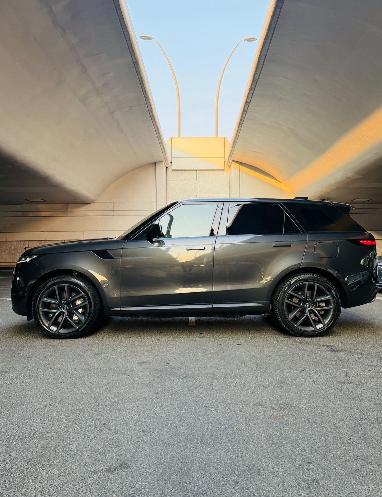 Range Rover Sport - Image 2