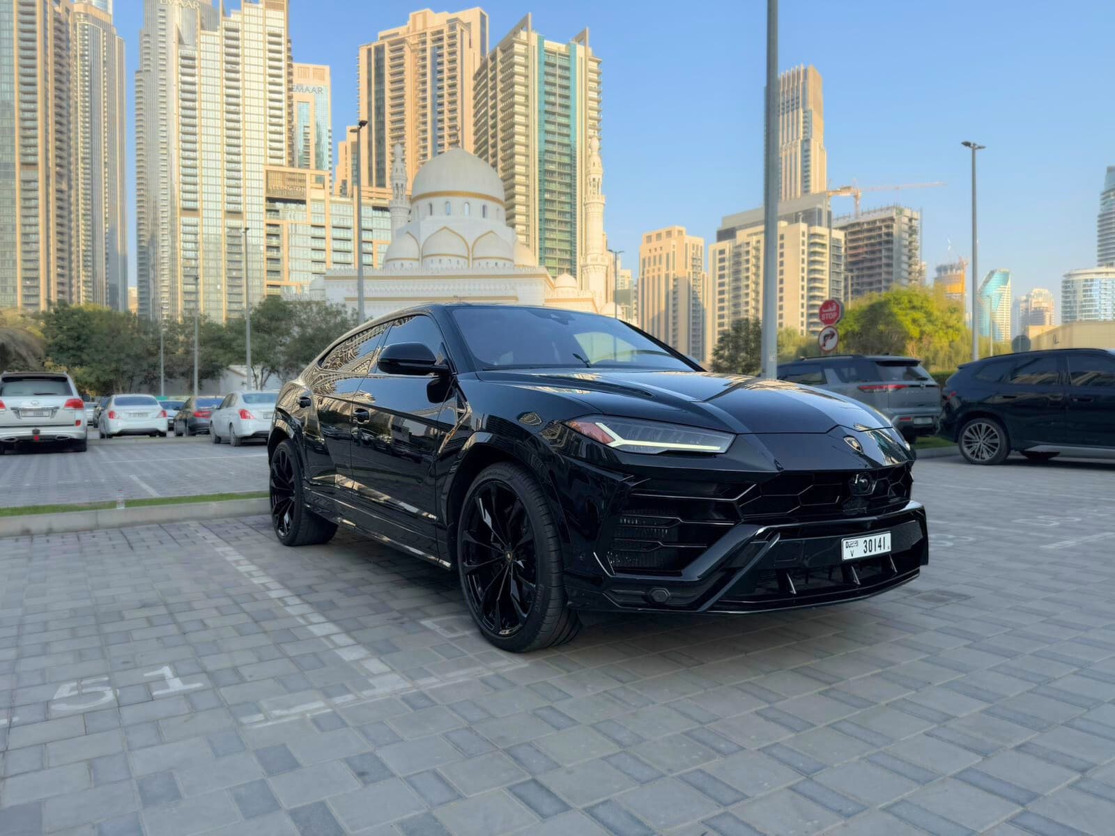 Lamborghini Urus - Image 1