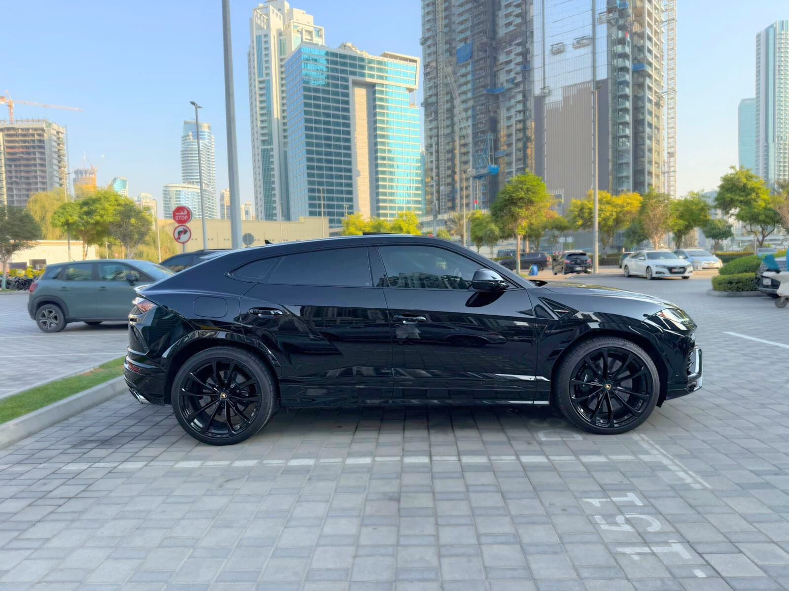 Lamborghini Urus - Image 2