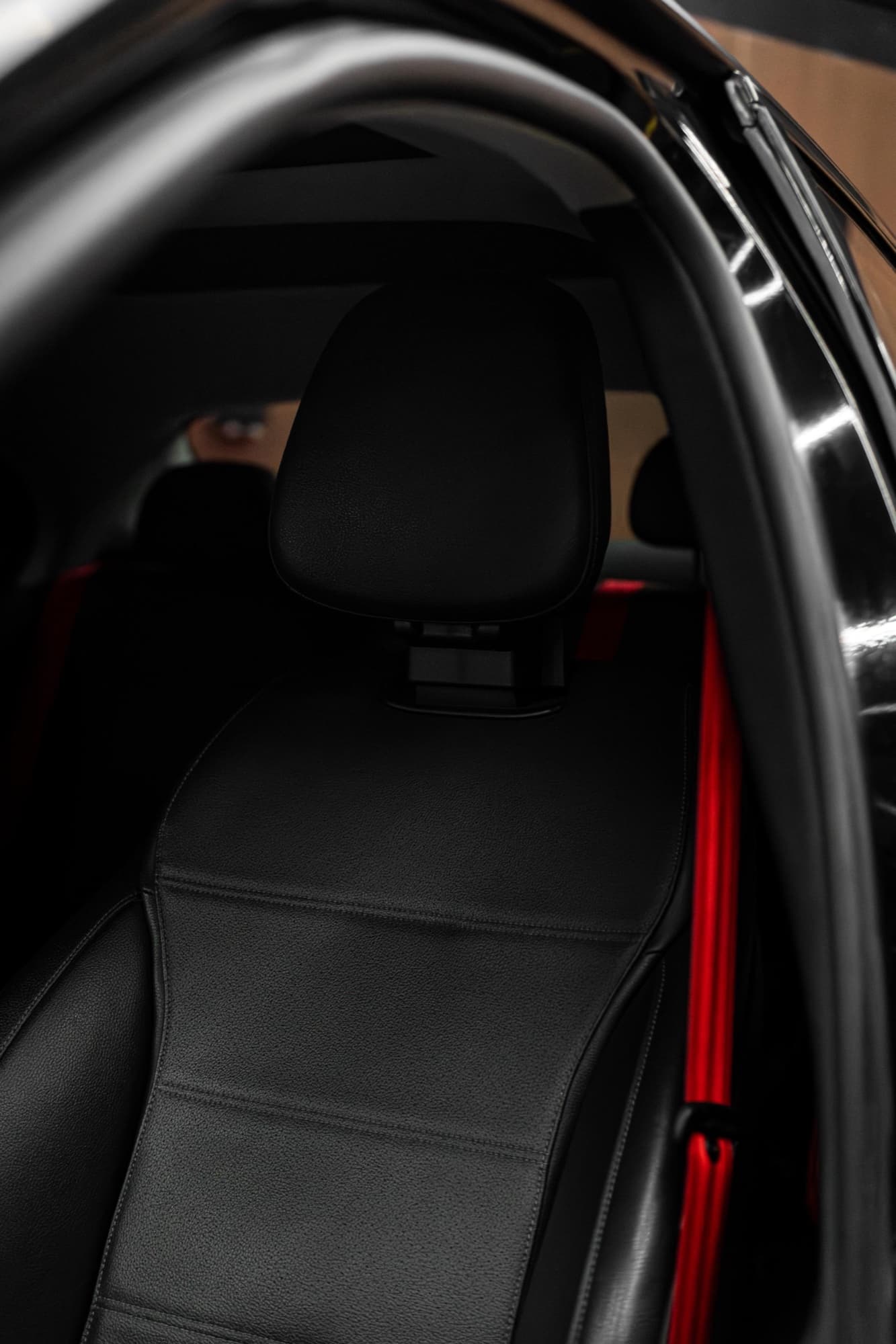 Mercedes-Benz C300 - Image 12