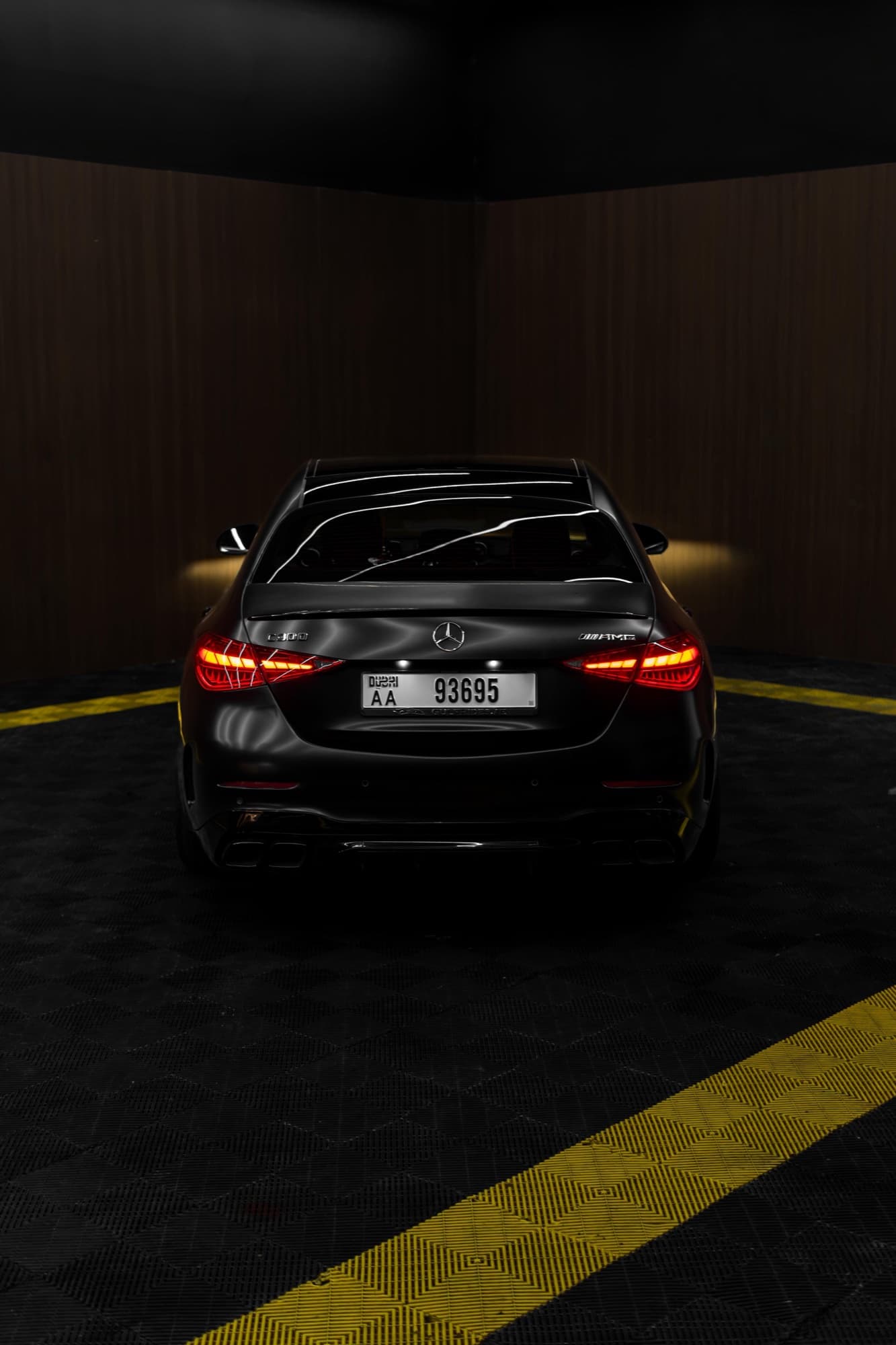 Mercedes-Benz C300 - Image 2