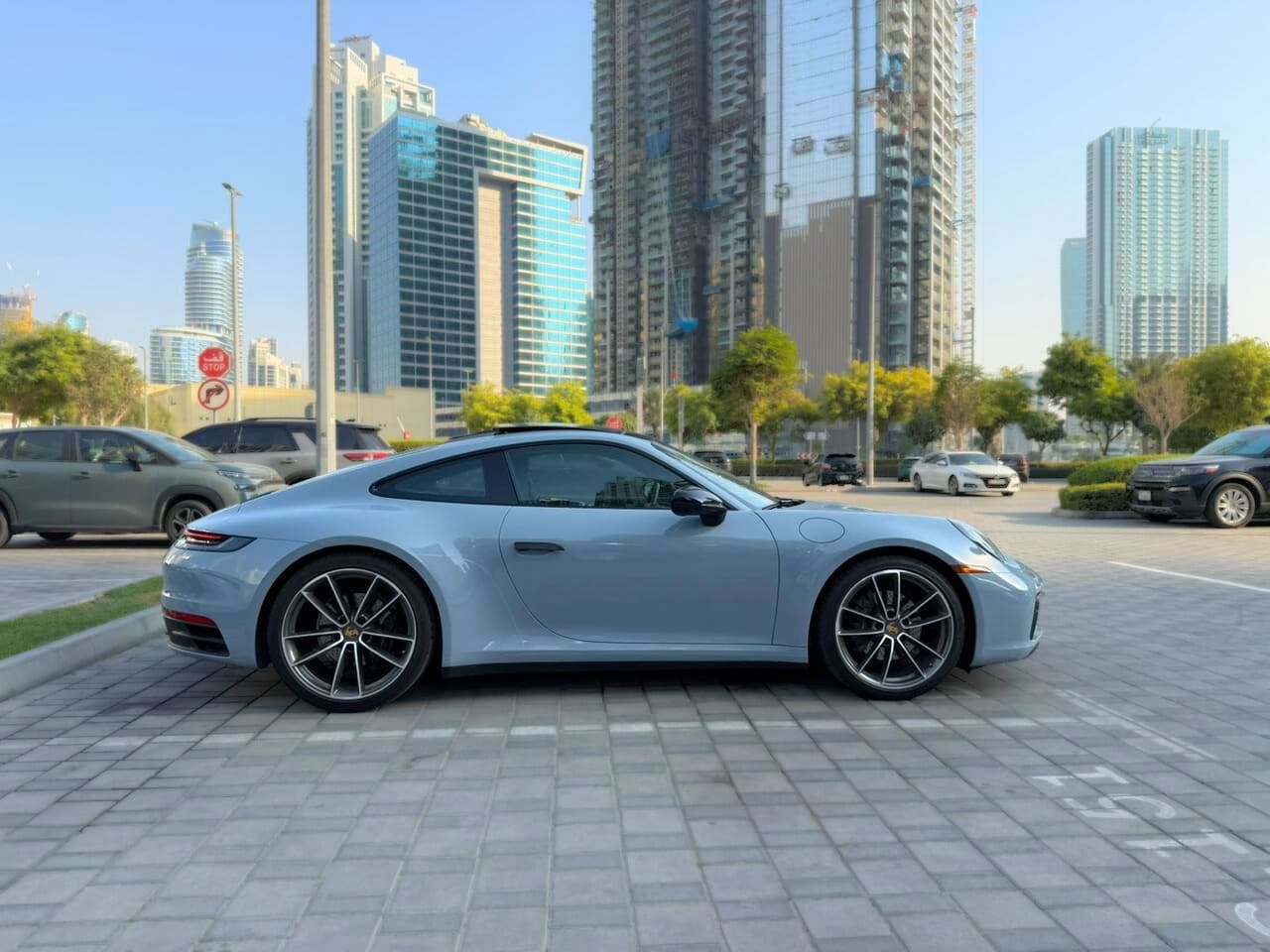 Porsche 911 Carrera - Image 1