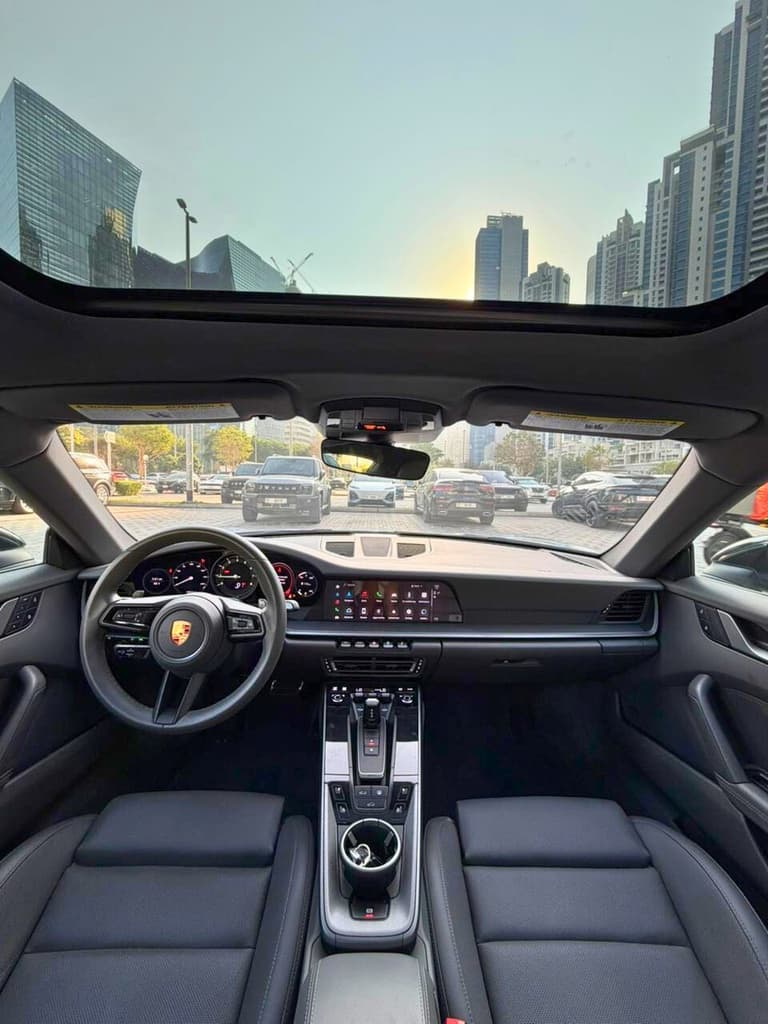 Porsche 911 Carrera - Image 8