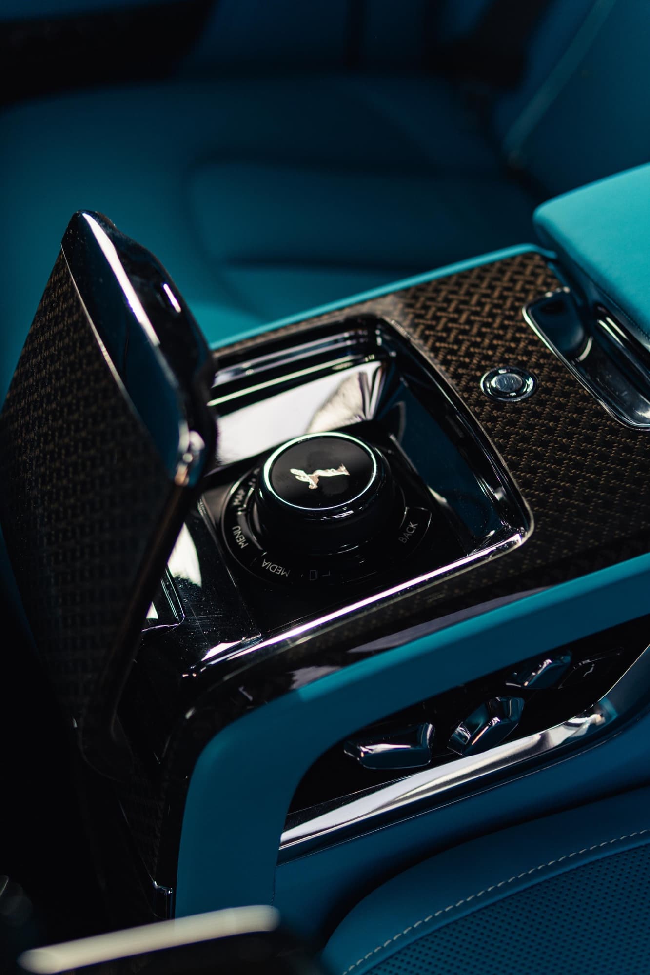 Rolls-Royce Cullinan Black Badge - Image 10